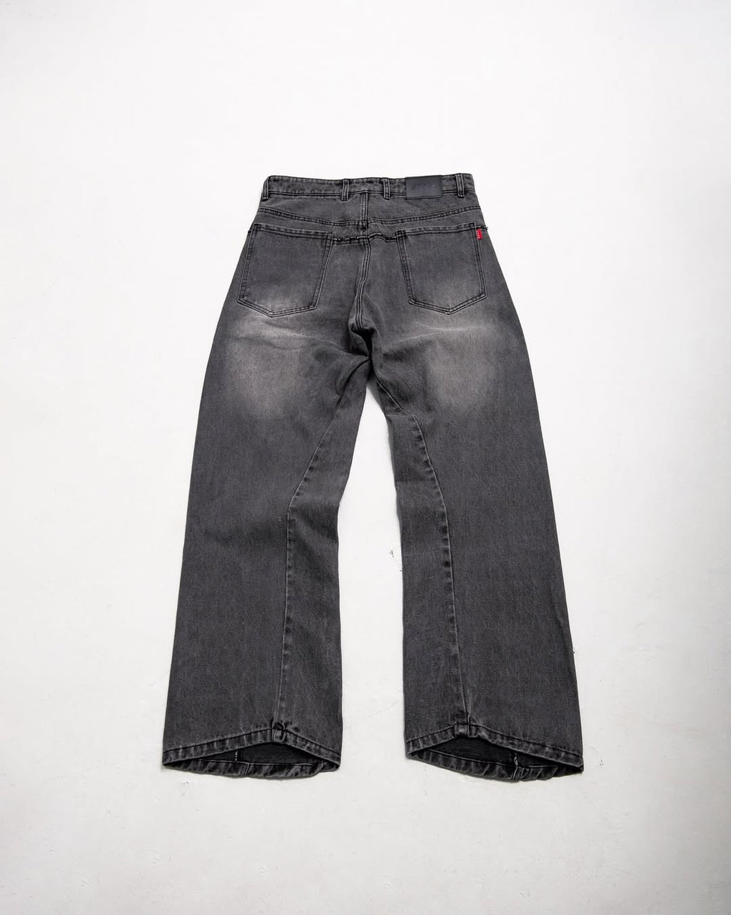 [1729] CUT-UP ENGINEERED JEANS