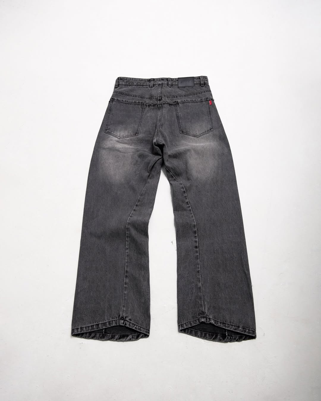 [1729] CUT-UP ENGINEERED JEANS